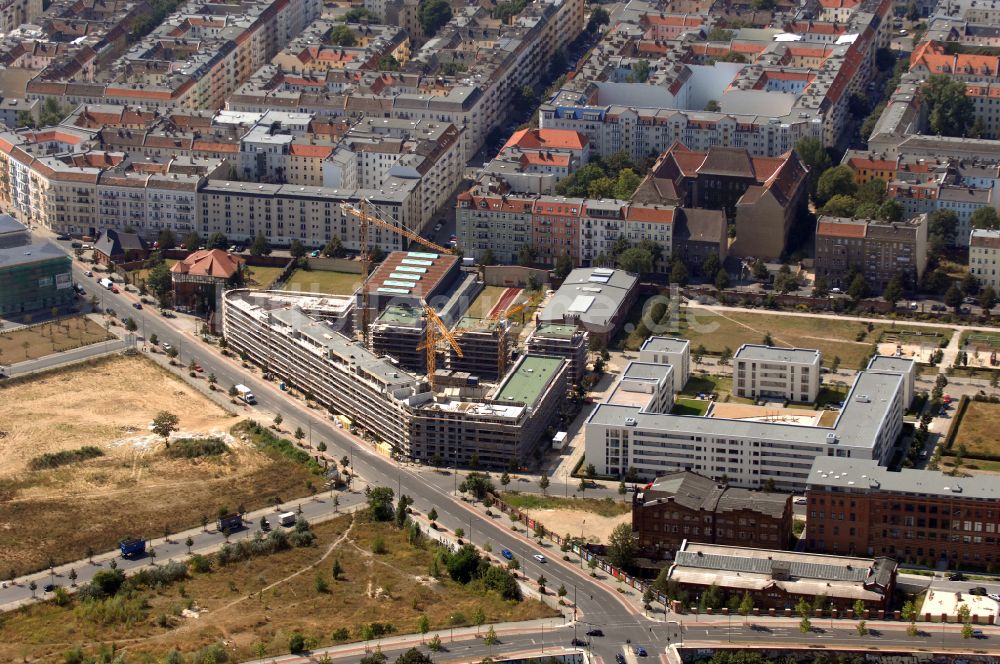 Luftaufnahme Berlin - Mischbebauung einer Mehrfamilienhaussiedlung und Gewerbeflächen zwischen Hermann-Blankenstein-Straße und Eldenaer Straße in Berlin, Deutschland