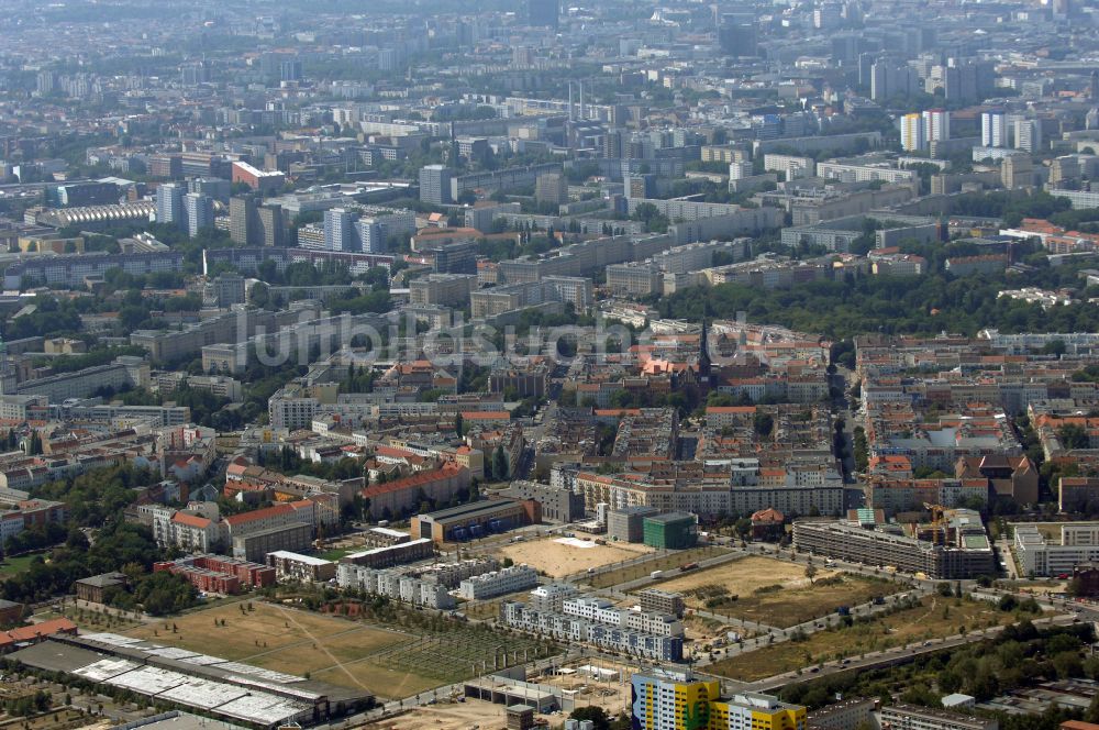 Luftaufnahme Berlin - Mischbebauung einer Mehrfamilienhaussiedlung und Gewerbeflächen zwischen Hermann-Blankenstein-Straße und Eldenaer Straße in Berlin, Deutschland