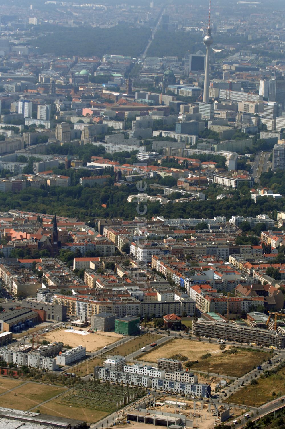 Luftaufnahme Berlin - Mischbebauung einer Mehrfamilienhaussiedlung und Gewerbeflächen zwischen Hermann-Blankenstein-Straße und Eldenaer Straße in Berlin, Deutschland