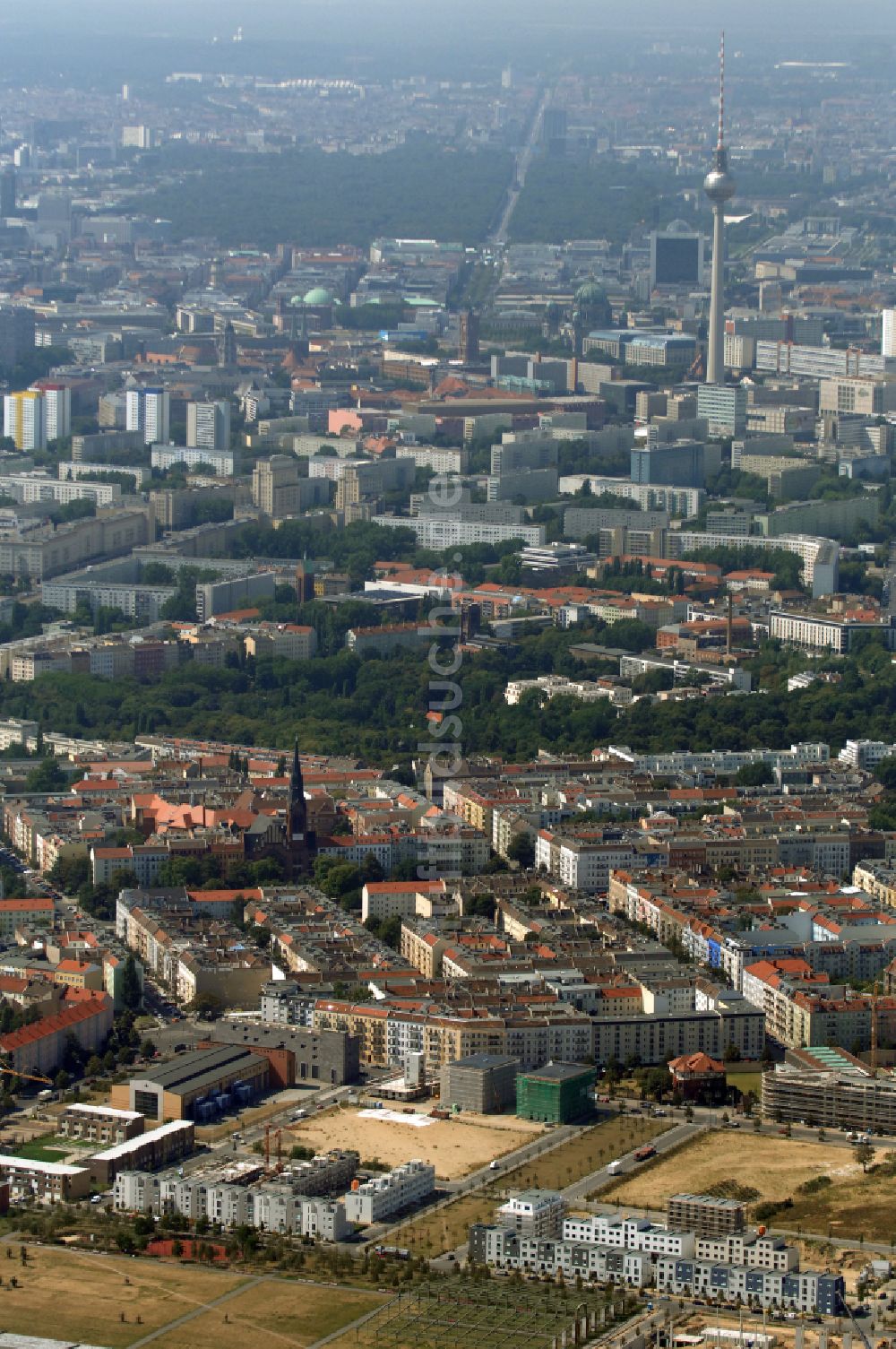 Berlin von oben - Mischbebauung einer Mehrfamilienhaussiedlung und Gewerbeflächen zwischen Hermann-Blankenstein-Straße und Eldenaer Straße in Berlin, Deutschland