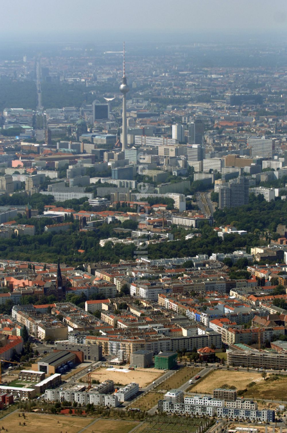 Luftaufnahme Berlin - Mischbebauung einer Mehrfamilienhaussiedlung und Gewerbeflächen zwischen Hermann-Blankenstein-Straße und Eldenaer Straße in Berlin, Deutschland