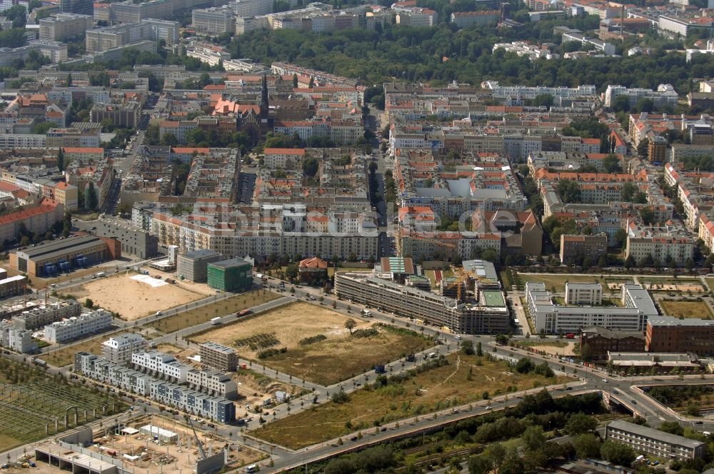 Luftbild Berlin - Mischbebauung einer Mehrfamilienhaussiedlung und Gewerbeflächen zwischen Hermann-Blankenstein-Straße und Eldenaer Straße in Berlin, Deutschland