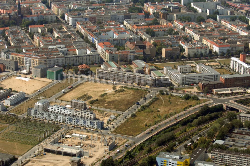 Berlin von oben - Mischbebauung einer Mehrfamilienhaussiedlung und Gewerbeflächen zwischen Hermann-Blankenstein-Straße und Eldenaer Straße in Berlin, Deutschland