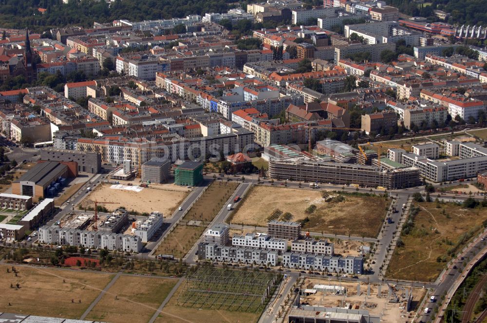 Berlin aus der Vogelperspektive: Mischbebauung einer Mehrfamilienhaussiedlung und Gewerbeflächen zwischen Hermann-Blankenstein-Straße und Eldenaer Straße in Berlin, Deutschland