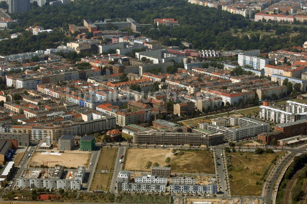 Berlin von oben - Mischbebauung einer Mehrfamilienhaussiedlung und Gewerbeflächen zwischen Hermann-Blankenstein-Straße und Eldenaer Straße in Berlin, Deutschland