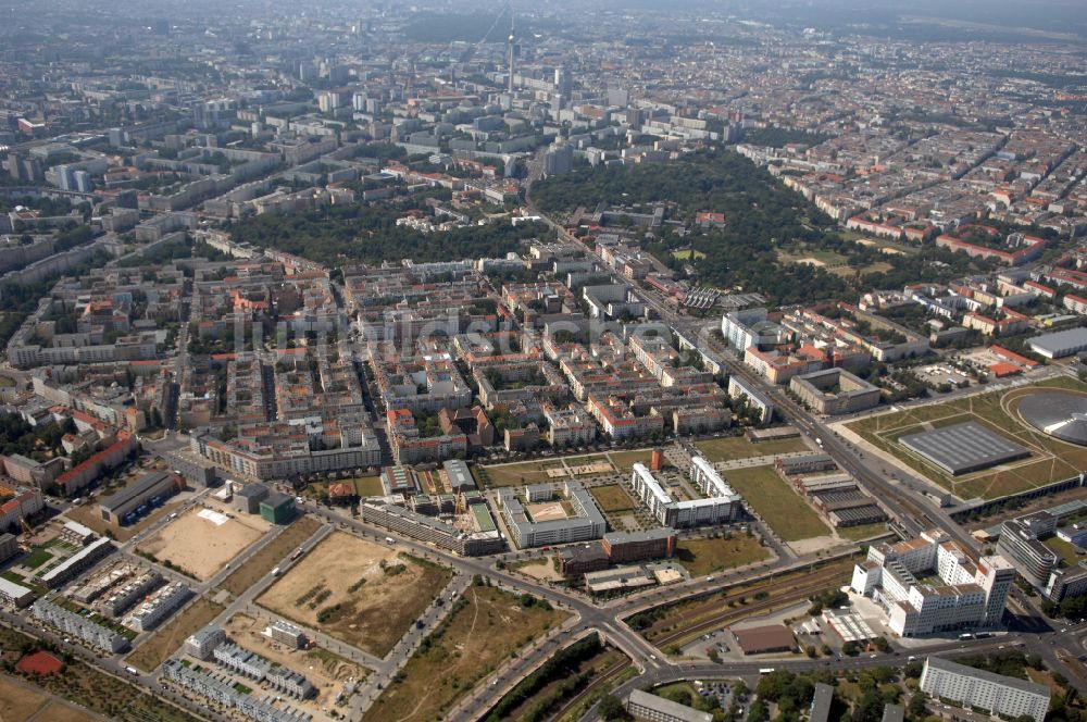 Luftaufnahme Berlin - Mischbebauung einer Mehrfamilienhaussiedlung und Gewerbeflächen zwischen Hermann-Blankenstein-Straße und Eldenaer Straße in Berlin, Deutschland