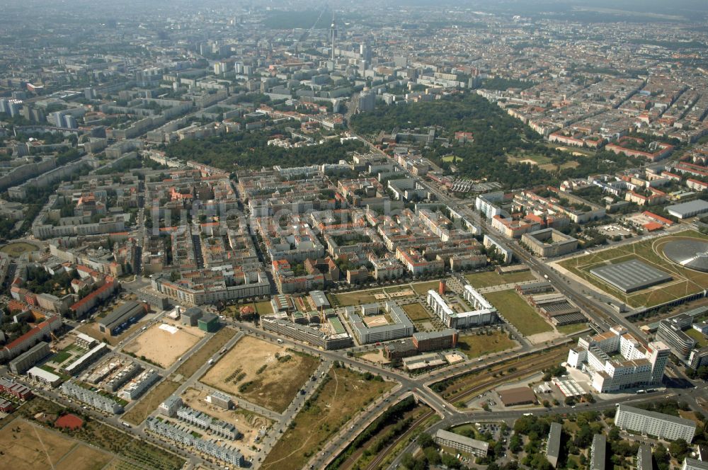 Berlin von oben - Mischbebauung einer Mehrfamilienhaussiedlung und Gewerbeflächen zwischen Hermann-Blankenstein-Straße und Eldenaer Straße in Berlin, Deutschland