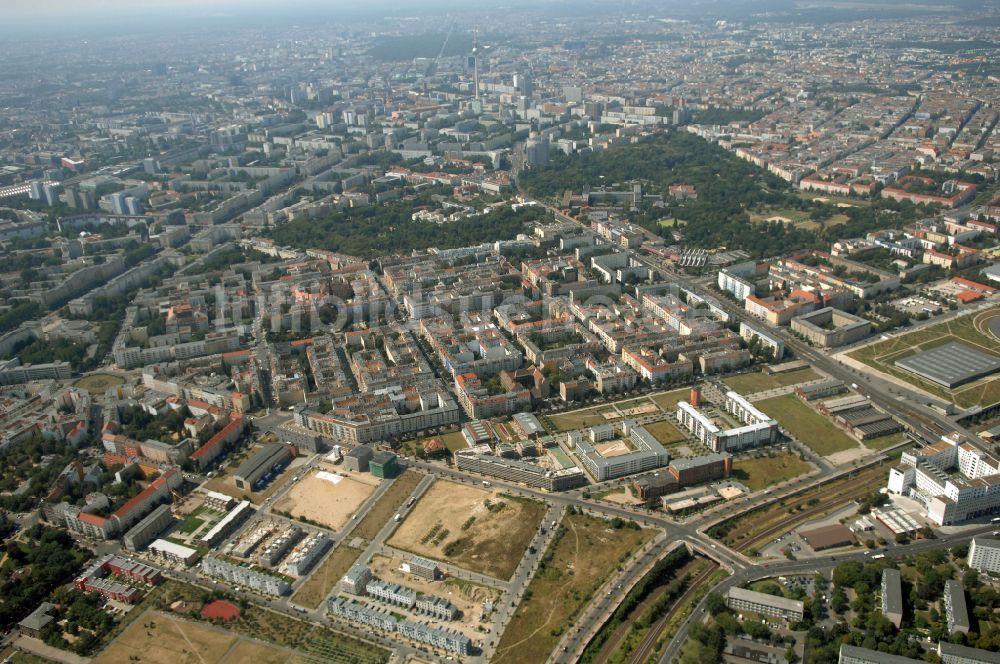 Luftbild Berlin - Mischbebauung einer Mehrfamilienhaussiedlung und Gewerbeflächen zwischen Hermann-Blankenstein-Straße und Eldenaer Straße in Berlin, Deutschland