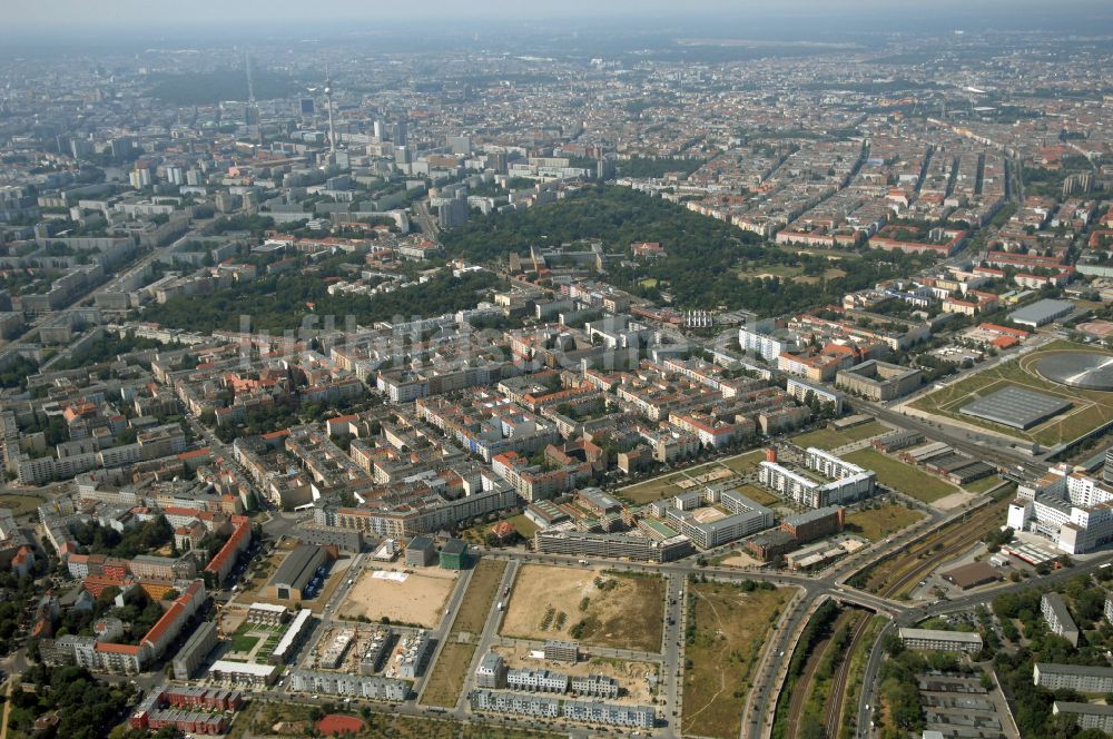 Berlin von oben - Mischbebauung einer Mehrfamilienhaussiedlung und Gewerbeflächen zwischen Hermann-Blankenstein-Straße und Eldenaer Straße in Berlin, Deutschland