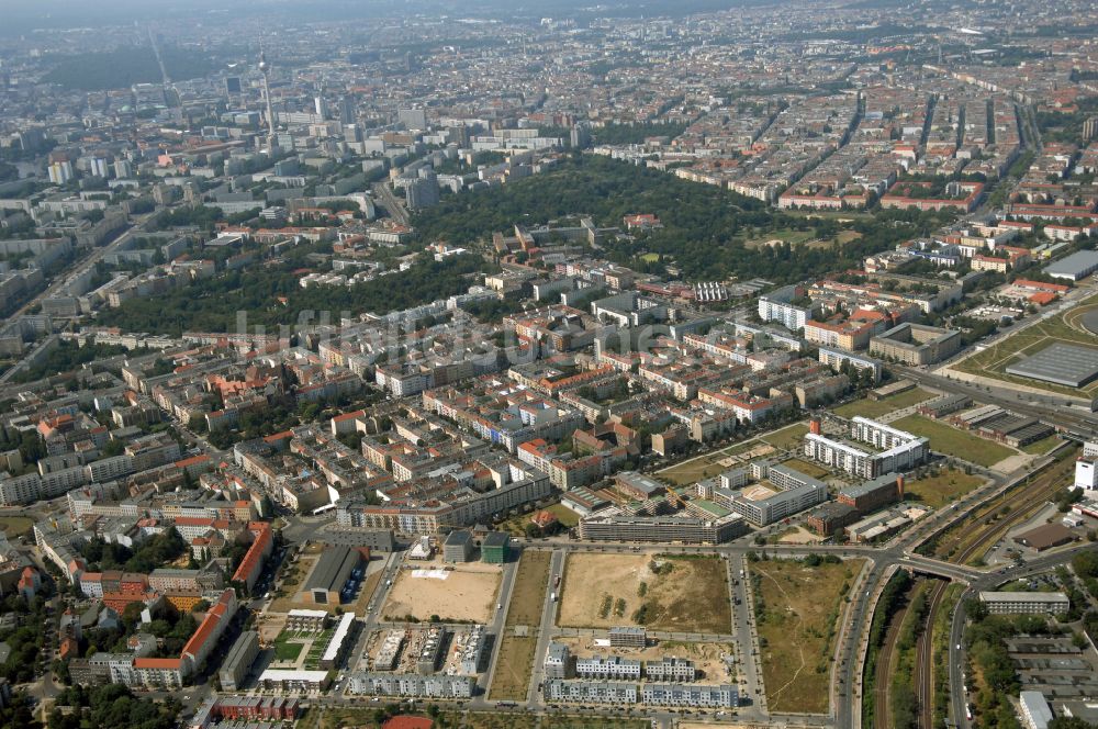 Luftbild Berlin - Mischbebauung einer Mehrfamilienhaussiedlung und Gewerbeflächen zwischen Hermann-Blankenstein-Straße und Eldenaer Straße in Berlin, Deutschland