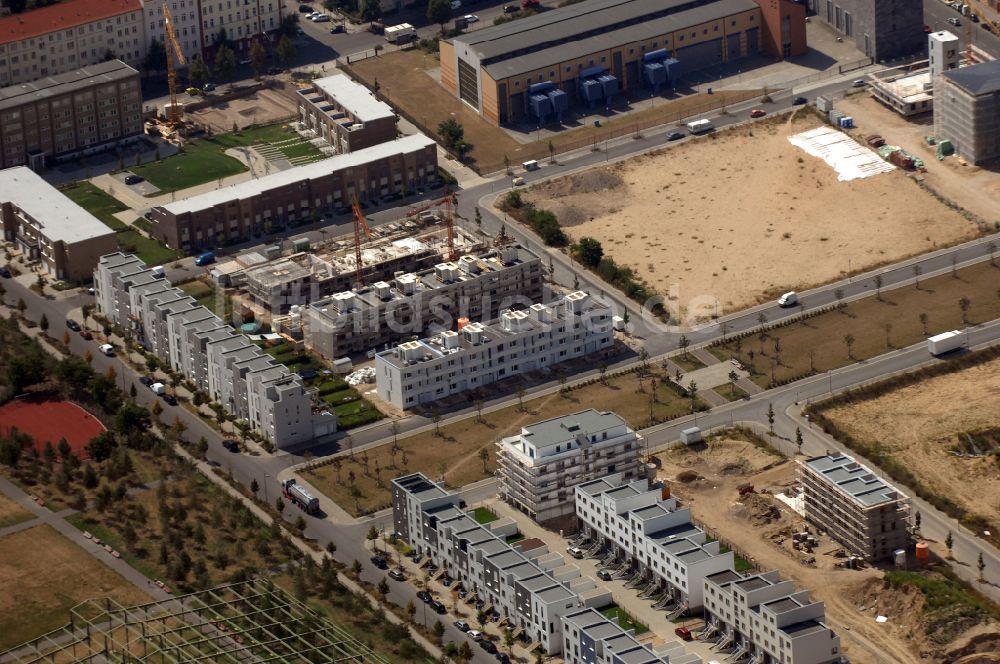 Berlin von oben - Mischbebauung einer Mehrfamilienhaussiedlung und Gewerbeflächen zwischen Hermann-Blankenstein-Straße und Eldenaer Straße in Berlin, Deutschland