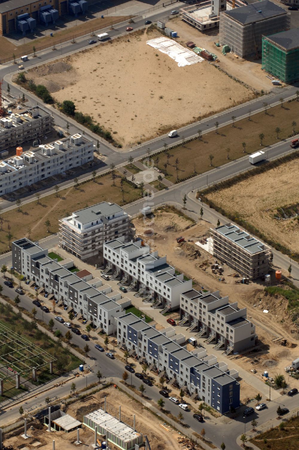 Luftaufnahme Berlin - Mischbebauung einer Mehrfamilienhaussiedlung und Gewerbeflächen zwischen Hermann-Blankenstein-Straße und Eldenaer Straße in Berlin, Deutschland