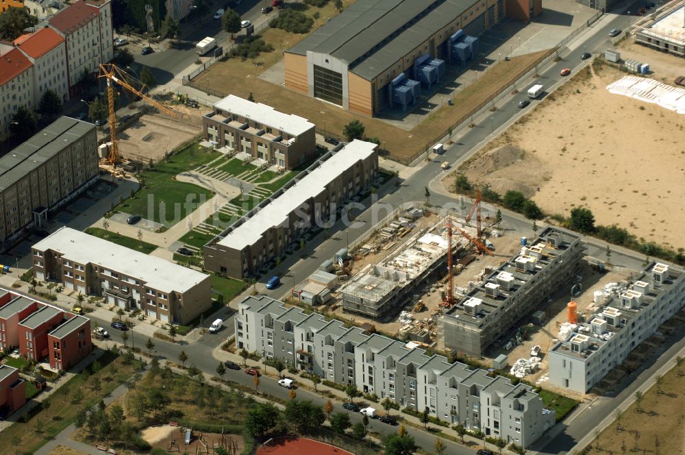 Luftaufnahme Berlin - Mischbebauung einer Mehrfamilienhaussiedlung und Gewerbeflächen zwischen Hermann-Blankenstein-Straße und Eldenaer Straße in Berlin, Deutschland