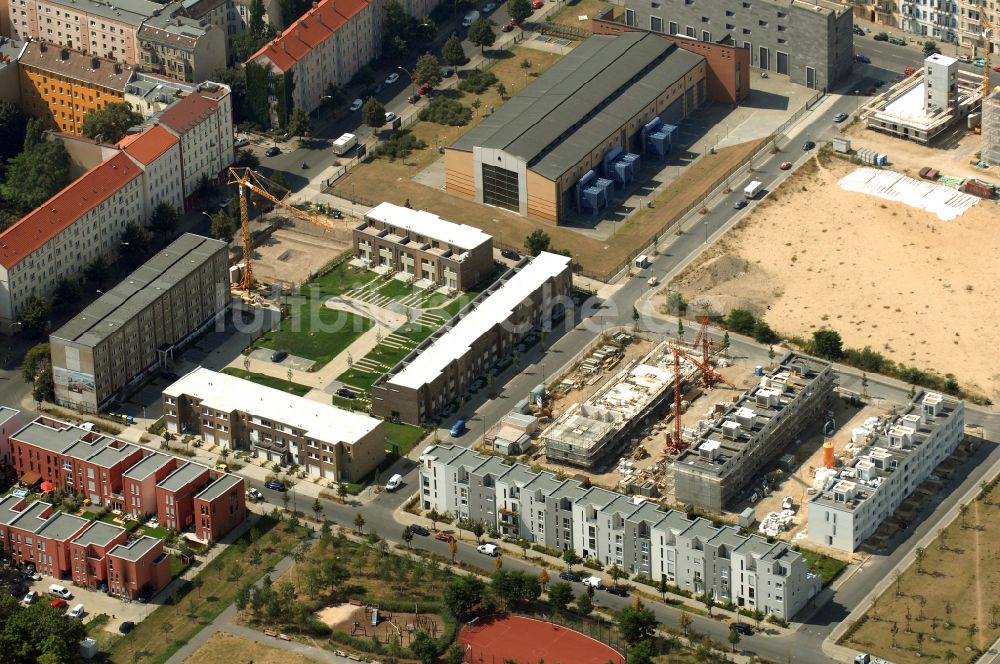 Berlin von oben - Mischbebauung einer Mehrfamilienhaussiedlung und Gewerbeflächen zwischen Hermann-Blankenstein-Straße und Eldenaer Straße in Berlin, Deutschland