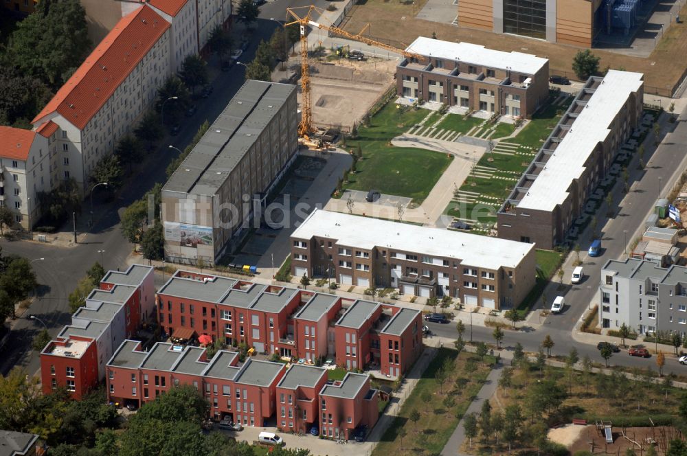 Luftaufnahme Berlin - Mischbebauung einer Mehrfamilienhaussiedlung und Gewerbeflächen zwischen Hermann-Blankenstein-Straße und Eldenaer Straße in Berlin, Deutschland