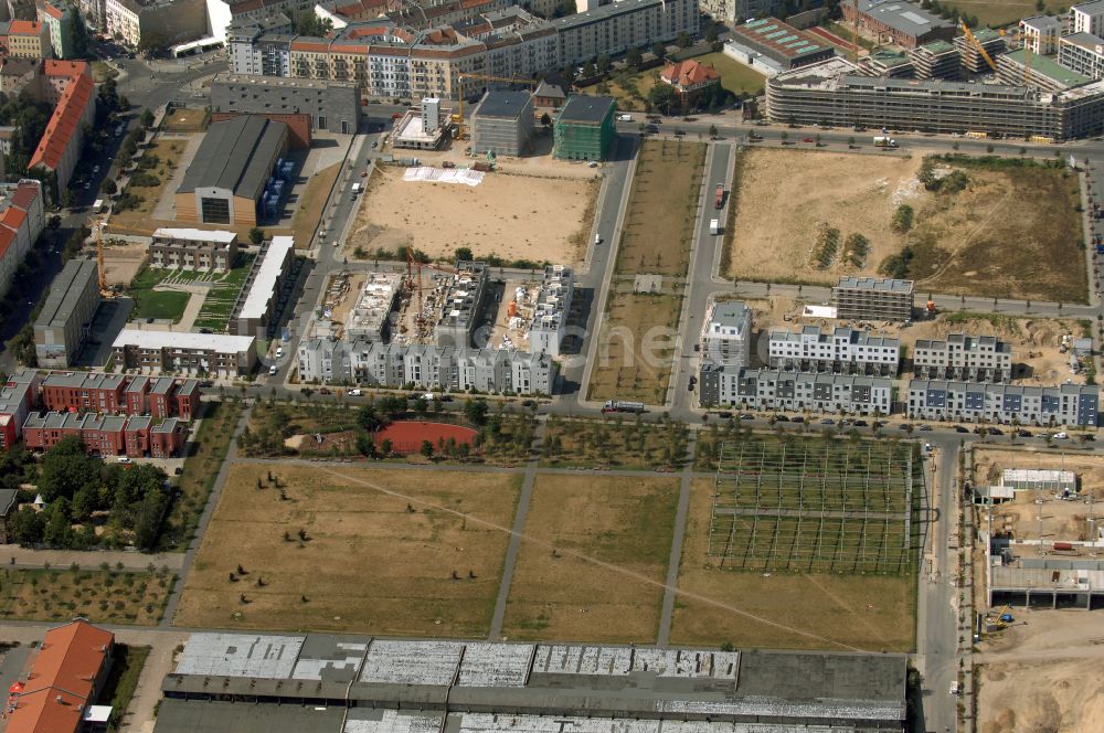 Berlin von oben - Mischbebauung einer Mehrfamilienhaussiedlung und Gewerbeflächen zwischen Hermann-Blankenstein-Straße und Eldenaer Straße in Berlin, Deutschland