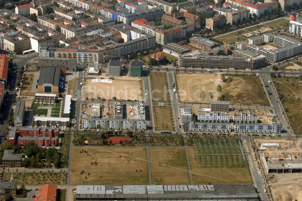 Berlin von oben - Mischbebauung einer Mehrfamilienhaussiedlung und Gewerbeflächen zwischen Hermann-Blankenstein-Straße und Eldenaer Straße in Berlin, Deutschland