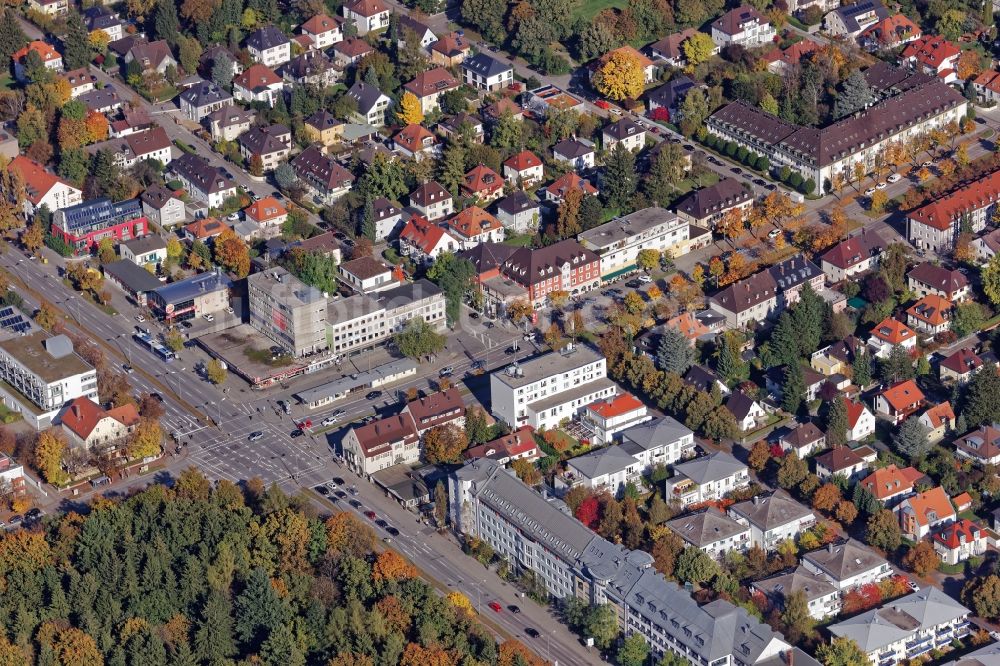 Luftaufnahme München - Mischbebauung mit Wohngebiet und Gewerbeflächen im Bereich der Kreuzung Fürstenrieder Straße und Waldfriedhofstraße in München im Bundesland Bayern