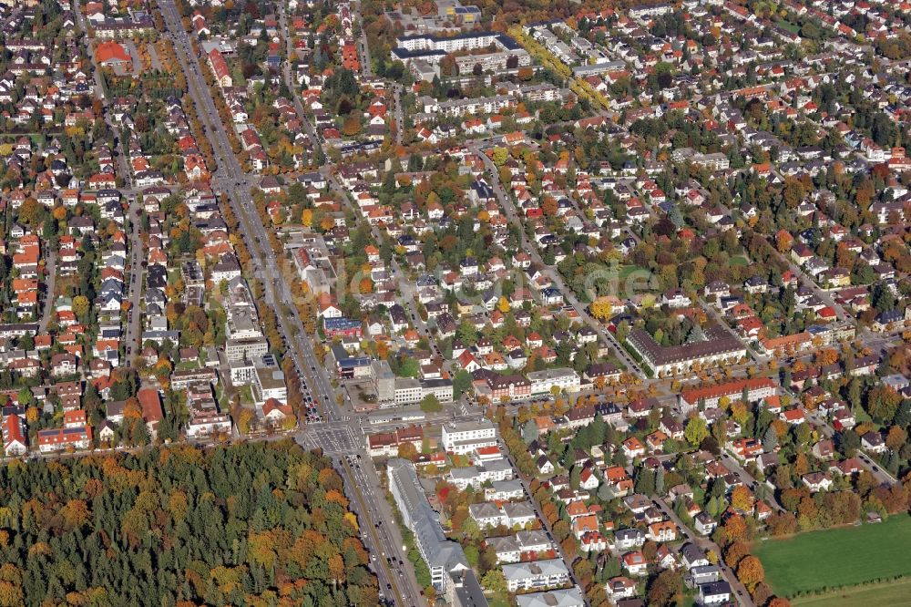 Luftaufnahme München - Mischbebauung mit Wohngebiet und Gewerbeflächen im Bereich der Kreuzung Fürstenrieder Straße und Waldfriedhofstraße in München im Bundesland Bayern