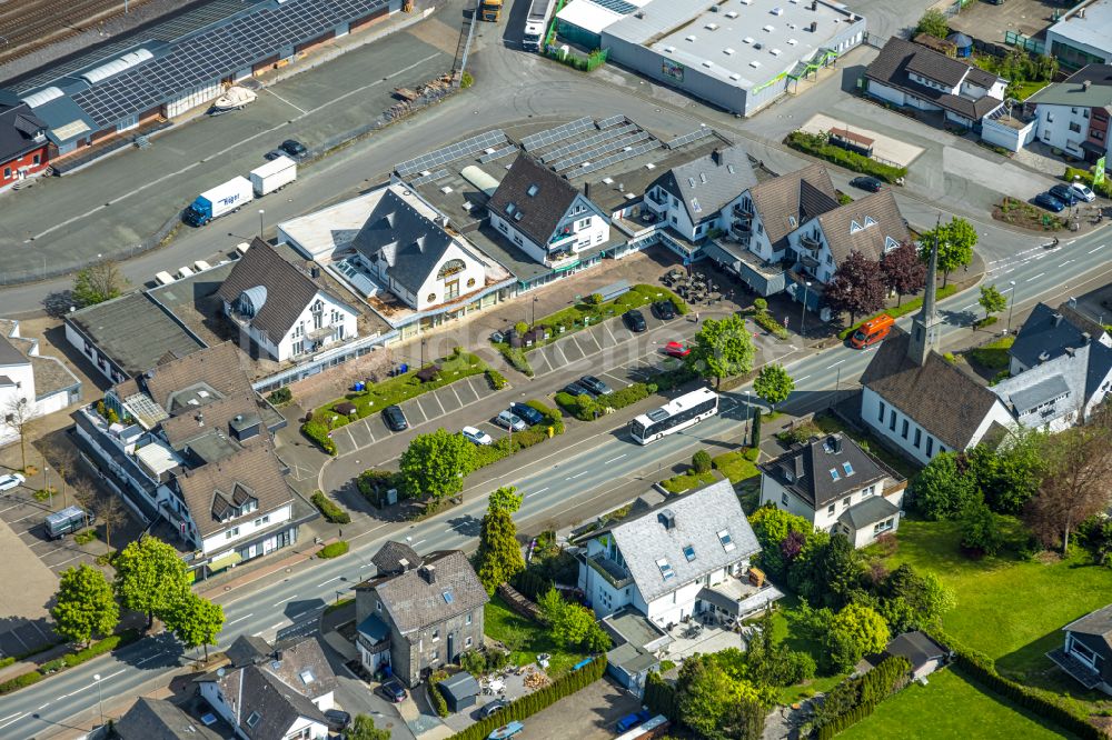 Bestwig aus der Vogelperspektive: Mischbebauung der Wohngebiets- und Gewerbeflachen in Bestwig im Bundesland Nordrhein-Westfalen, Deutschland