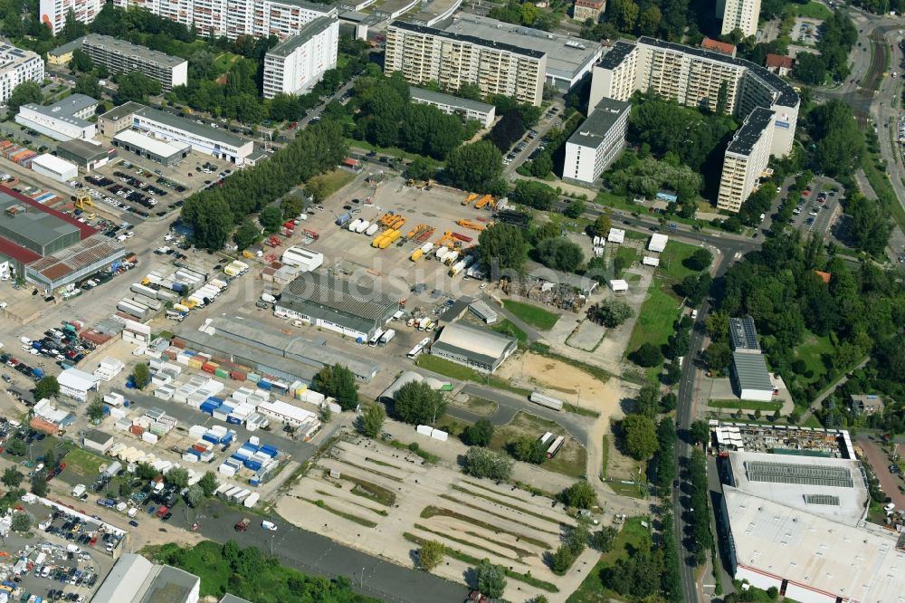 Berlin aus der Vogelperspektive: Mischbebauung der Wohngebiets- und Gewerbeflächen an der Gärtnerstraße im Ortsteil Lichtenberg in Berlin, Deutschland