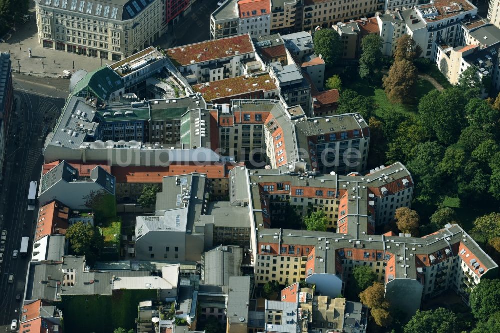 Berlin von oben - Mischbebauung der Wohngebiets- und Gewerbeflächen Hackeschen Höfe der PentaNex GmbH in der Spandauer Vorstadt im Ortsteil Mitte in Berlin, Deutschland