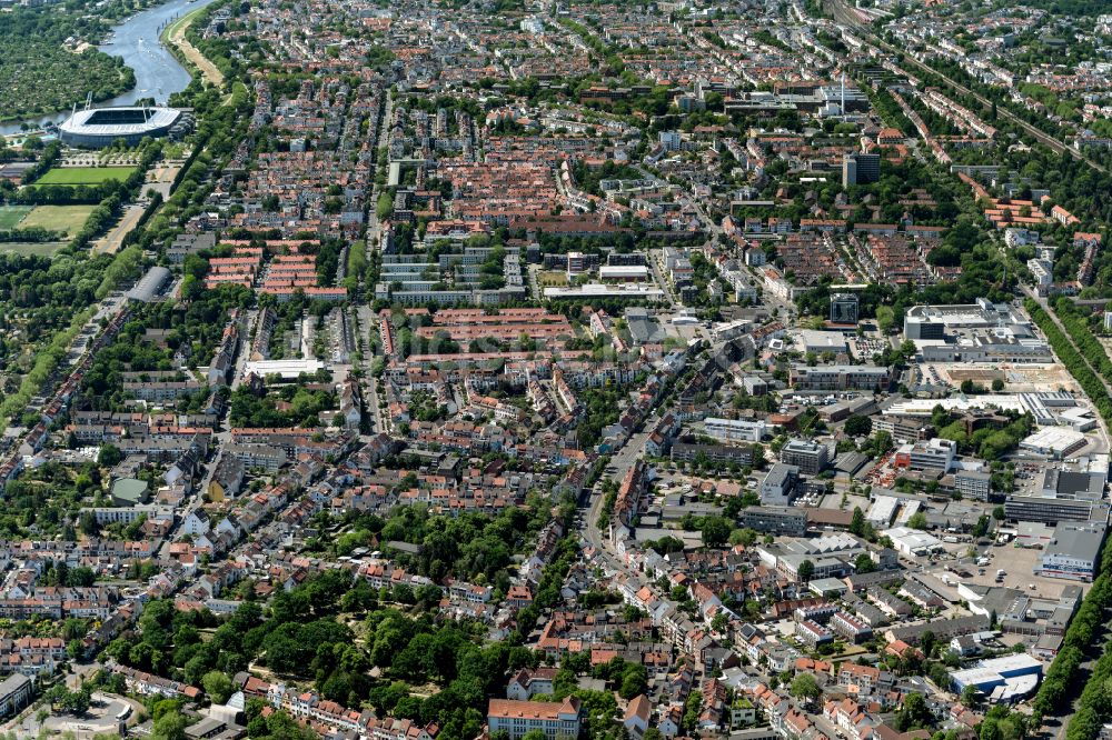 Bremen von oben - Mischbebauung der Wohngebiets- und Gewerbeflächen an der Hastedter Herrstraße in Bremen, Deutschland