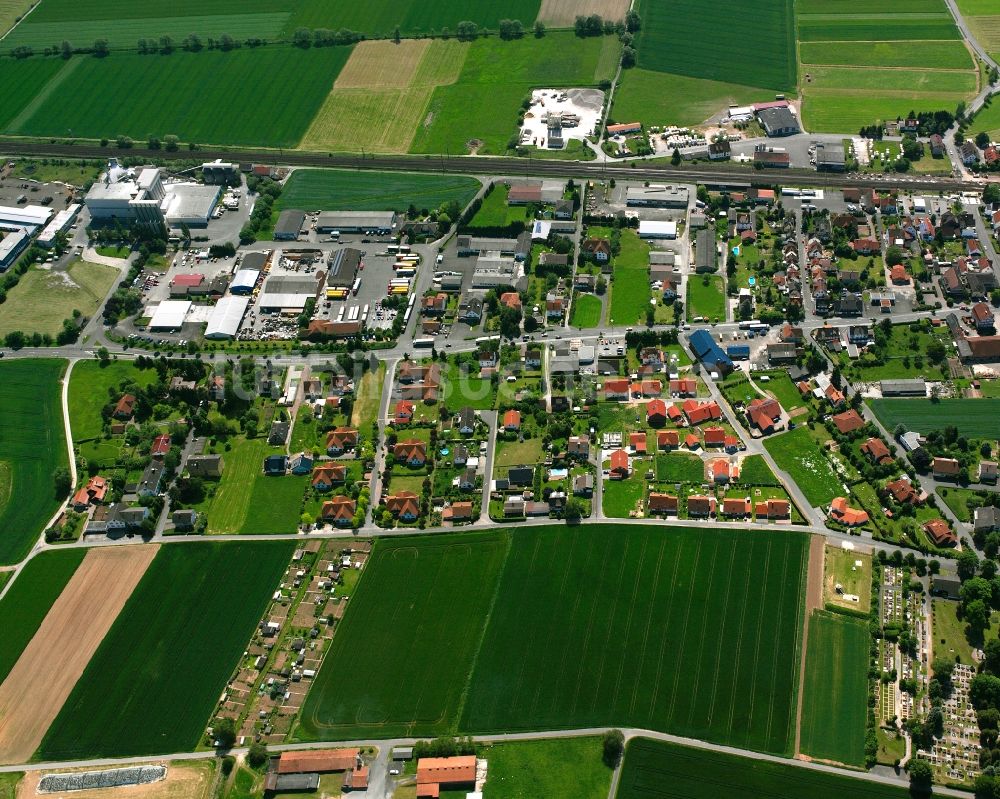 Heinebach von oben - Mischbebauung der Wohngebiets- und Gewerbeflächen in Heinebach im Bundesland Hessen, Deutschland