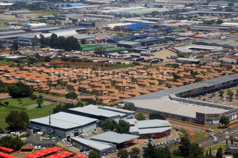 Boksburg aus der Vogelperspektive: Mischbebauung der Wohngebiets- und Gewerbeflächen im Ortsteil Hughes in Boksburg in Gauteng, Südafrika