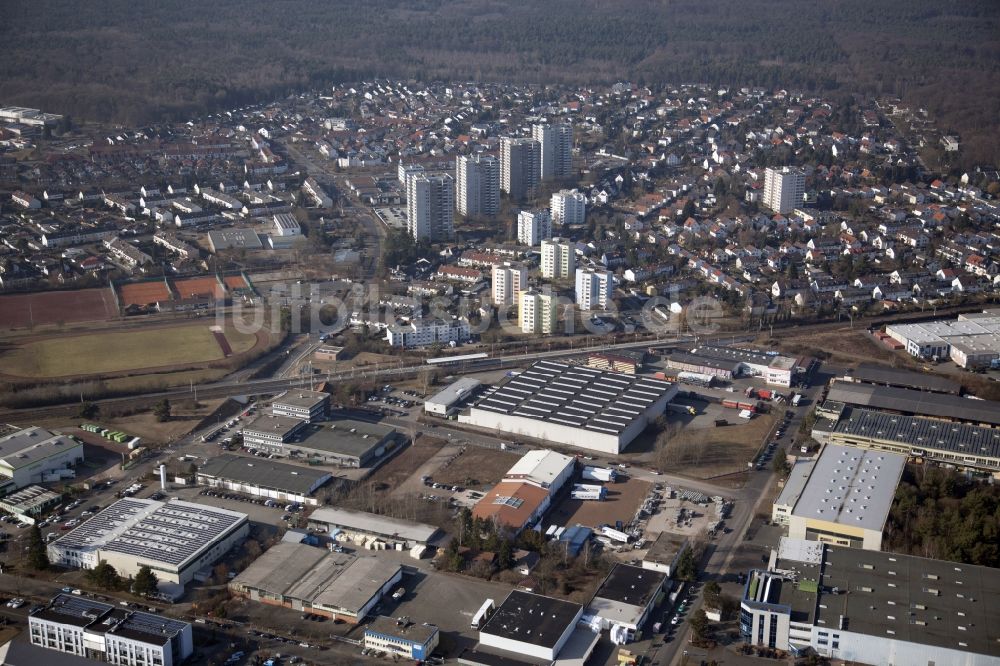 Dietzenbach aus der Vogelperspektive: Mischbebauung der Wohngebiets- und Gewerbeflächen im Ortsteil Steinberg in Dietzenbach im Bundesland Hessen