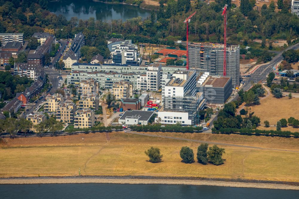 Luftaufnahme Düsseldorf - Mischbebauung der Wohngebiets- und Gewerbeflächen im Stadtteil Heerdt in Düsseldorf im Bundesland Nordrhein-Westfalen, Deutschland