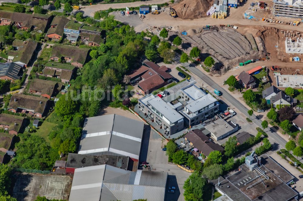 Flensburg von oben - Mischbebauung der Wohngebiets- und Gewerbeflächen im Stadtteil Mürwik in Flensburg im Bundesland Schleswig-Holstein, Deutschland