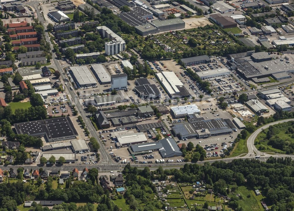 Flensburg von oben - Mischbebauung der Wohngebiets- und Gewerbeflächen im Stadtteil Südstadt in Flensburg im Bundesland Schleswig-Holstein, Deutschland