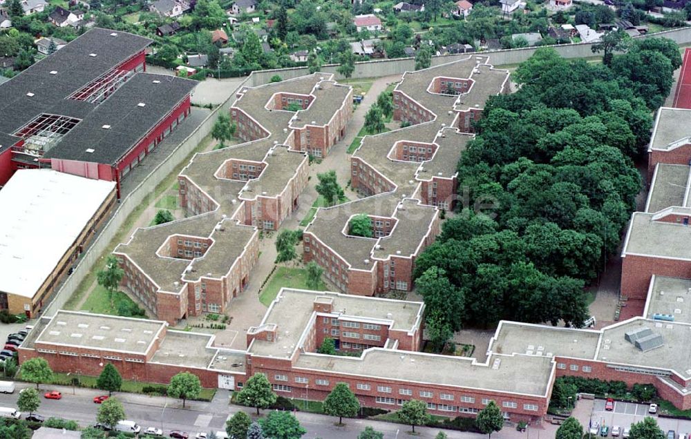 Luftbild Berlin - , Mit dem Bezug des Neubaus der Jugendstrafanstalt Berlin im November 1987 fand ein Bauvorhaben seinen Abschluss, das bereits im Jahre 1968 vom Berliner Abgeordnetenhaus beschlossen wurde