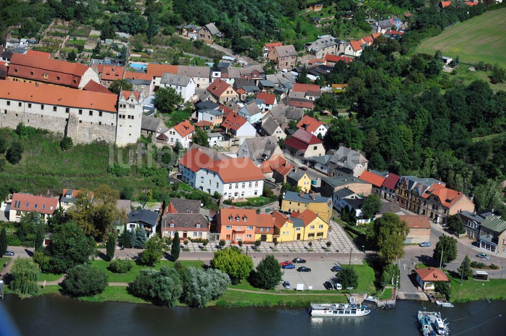 Wettin von oben - Mittelalterliche Burg in Wettin im Saaletal