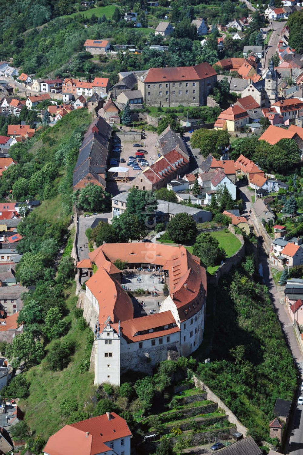 Wettin von oben - Mittelalterliche Burg in Wettin im Saaletal