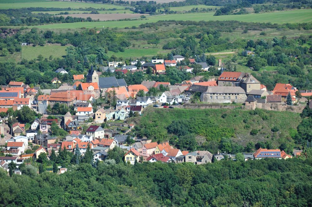 Luftbild Wettin - Mittelalterliche Burg in Wettin im Saaletal