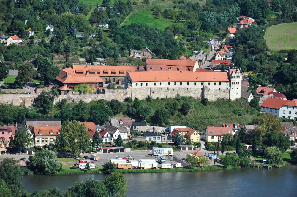 Wettin aus der Vogelperspektive: Mittelalterliche Burg in Wettin im Saaletal