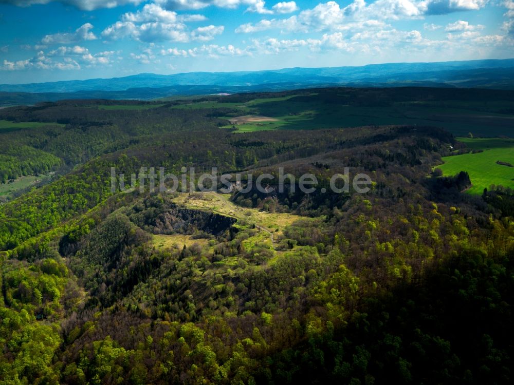 Bermbach von oben - Mittelgebirgslandschaft Thüringische Rhön in Bermbach im Bundesland Thüringen, Deutschland