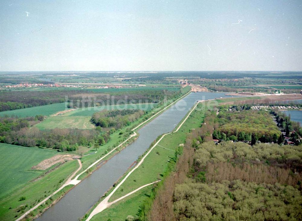 südlich von Jersleben aus der Vogelperspektive: Mittellandkanal.