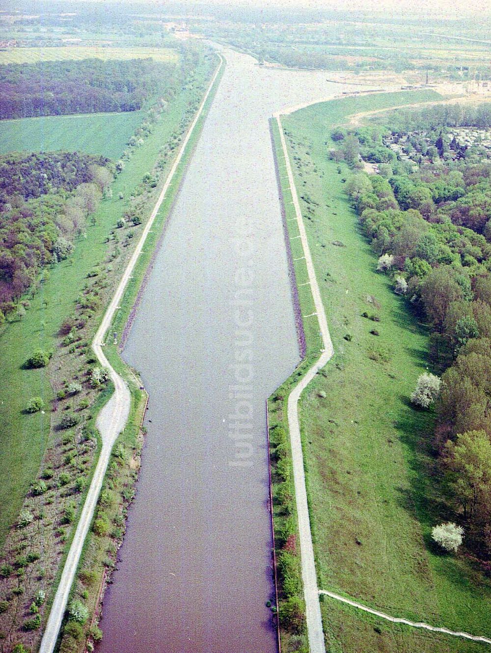 Luftbild Hohenwarthe - Mittellandkanal an der Doppelsparschleuse Hohenwarthe am Wasserstraßenkreuz Magdeburg.