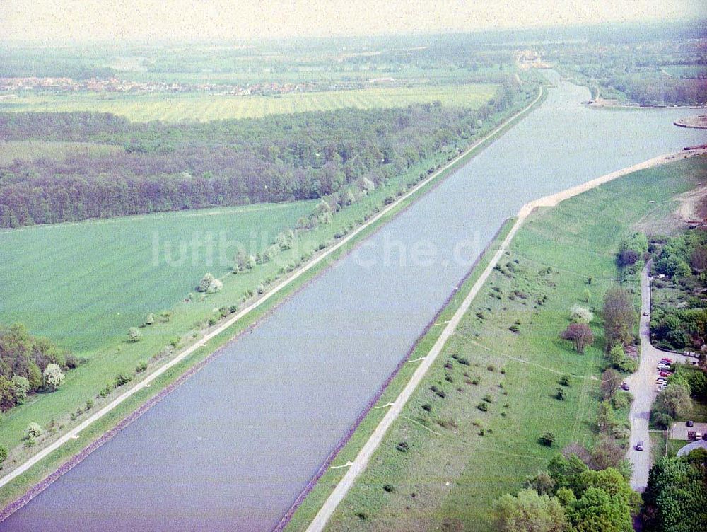 Luftaufnahme Hohenwarthe - Mittellandkanal an der Doppelsparschleuse Hohenwarthe am Wasserstraßenkreuz Magdeburg.