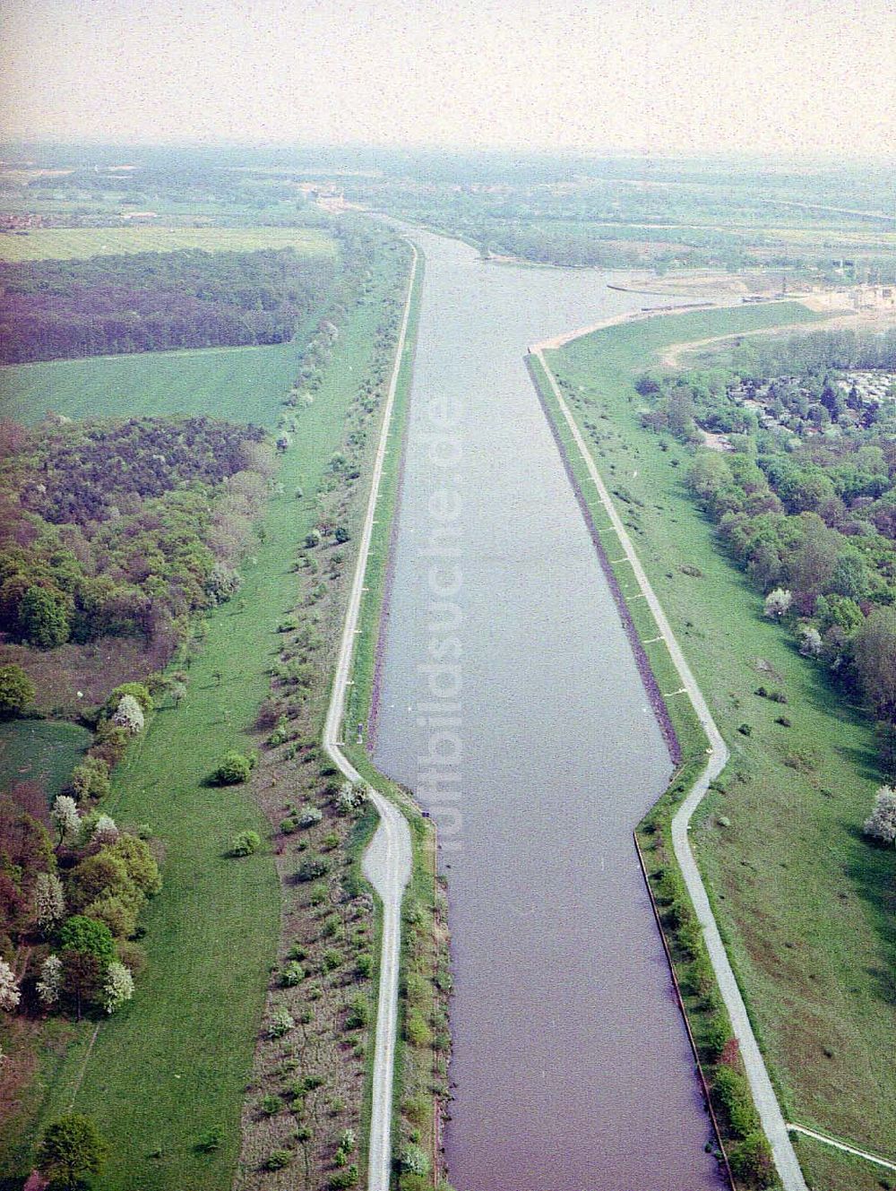 Hohenwarthe von oben - Mittellandkanal an der Doppelsparschleuse Hohenwarthe am Wasserstraßenkreuz Magdeburg.