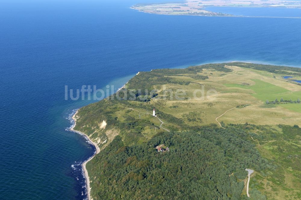 Luftbild Insel Hiddensee - Mitten im Wald stehendes Gebäude vom Restaurant Zum Klausner auf der Insel Hiddensee im Bundesland Mecklenburg-Vorpommern