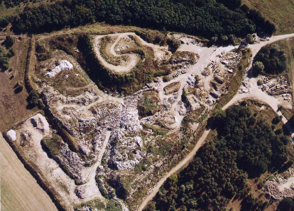 Schönerlinde bei Bernau aus der Vogelperspektive: Mülldeponie Schönerlinde bei Bernau an der B109 19.09.1997