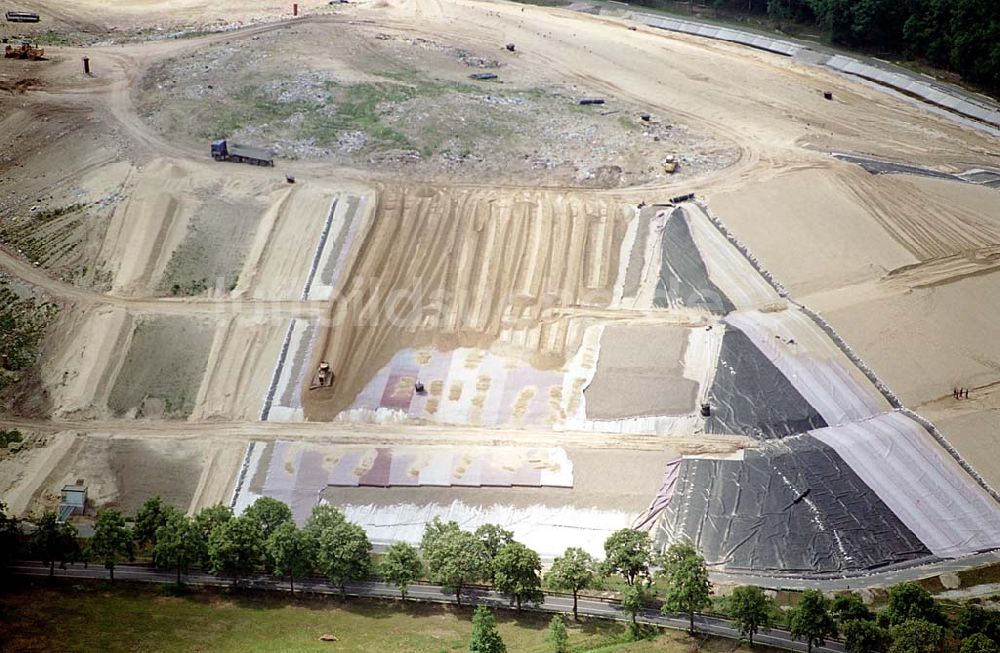 Luftaufnahme Oranienburg - Müllkippe nördlich von Oranienburg. Datum: 24.06.2003