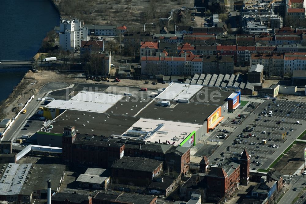 Berlin von oben - Mömax - SCONTO und Decathlon Filiale an der Schnellerstraße im Stadtteil Schöneweide in Berlin