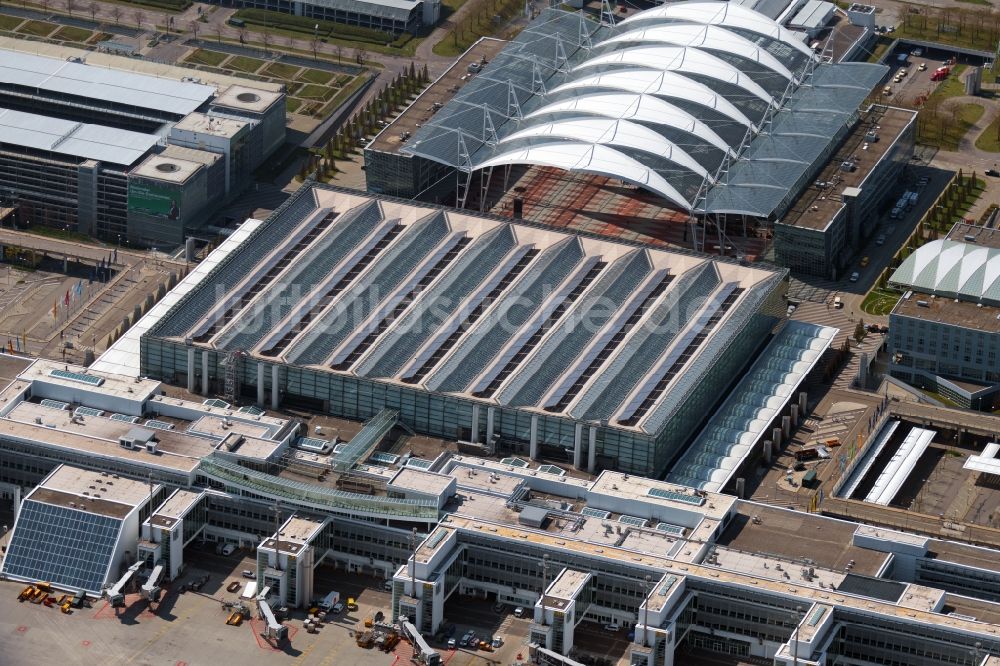 Luftaufnahme Oberding - München Airport Centers (MAC) Dach des Flughafen München im Bundesland Bayern, Deutschland