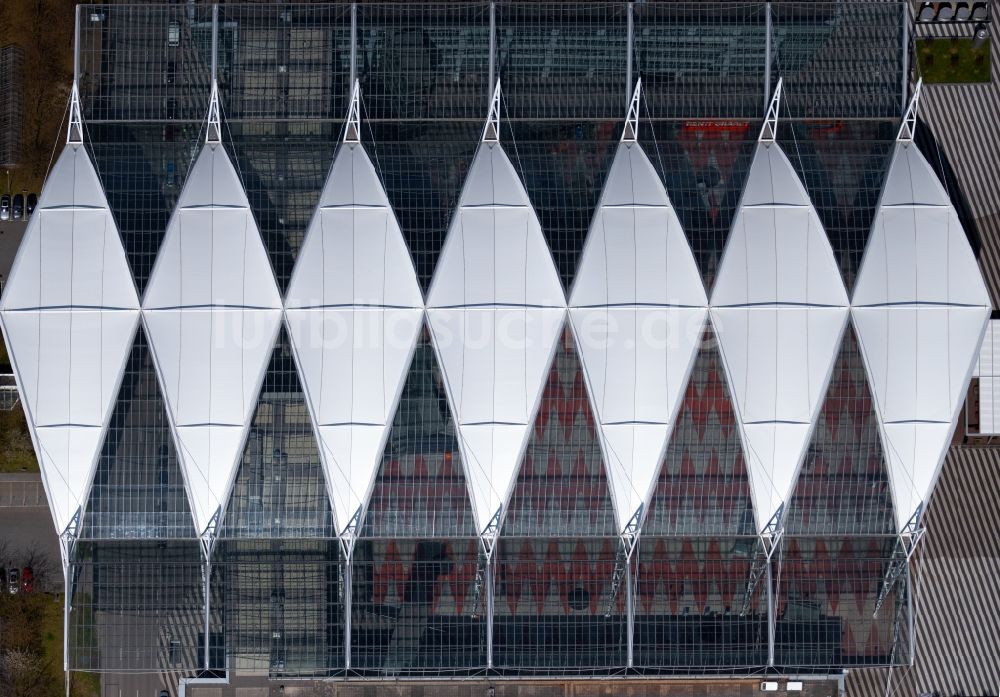 Luftaufnahme Oberding - München Airport Centers (MAC) Dach des Flughafen München im Bundesland Bayern, Deutschland