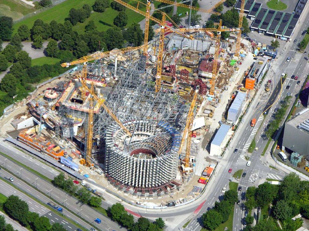 München von oben - München - Auslieferungs- und Eventcenter BMW Welt